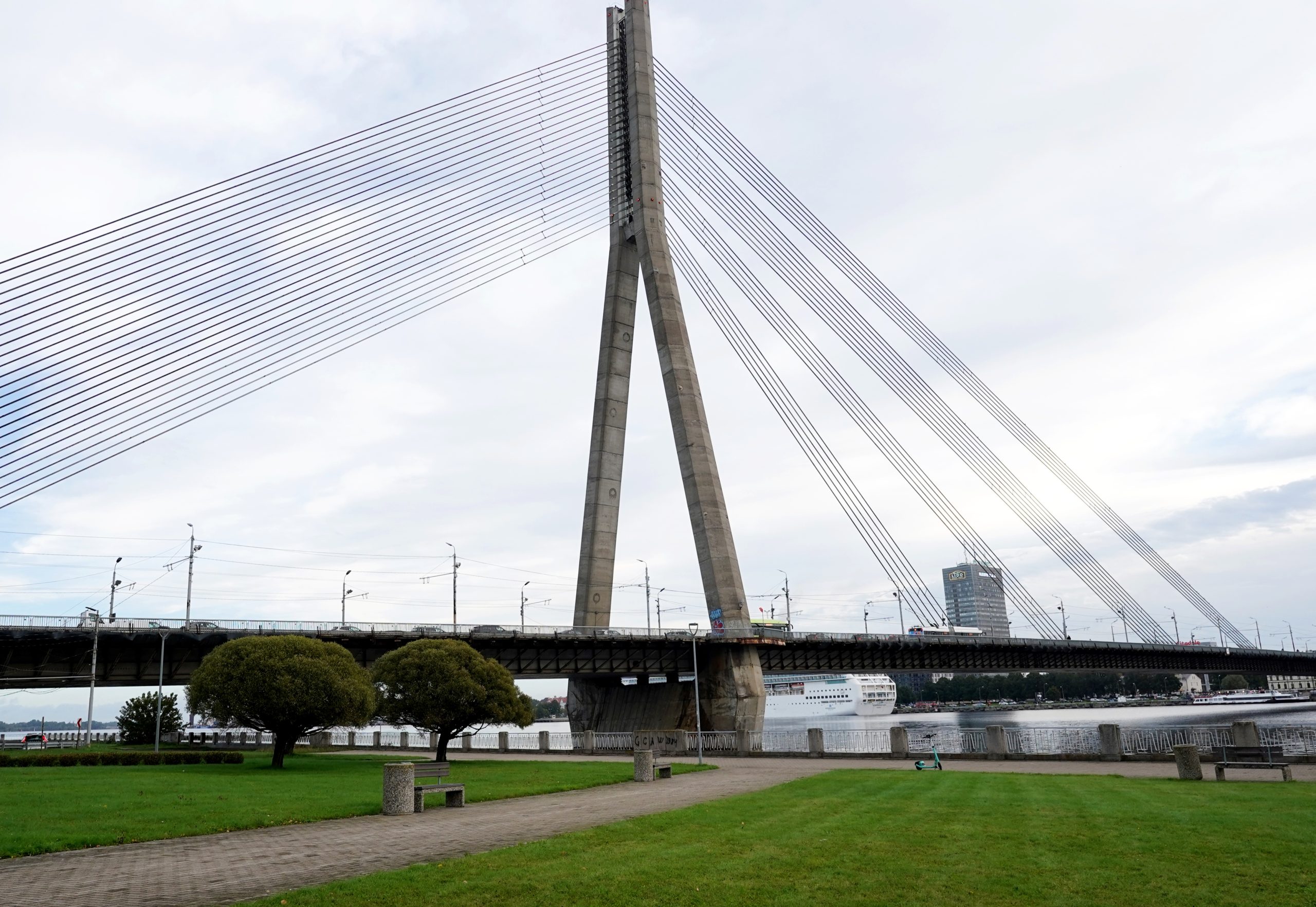 Vanšu tilts Rīgā