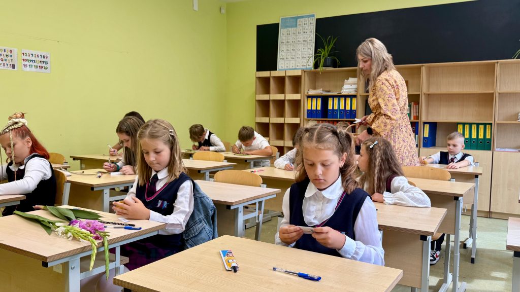 Skolēni klasē Līvānu 1. vidusskolā