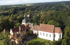 Lielstraupes pils komplekss no putna lidojuma