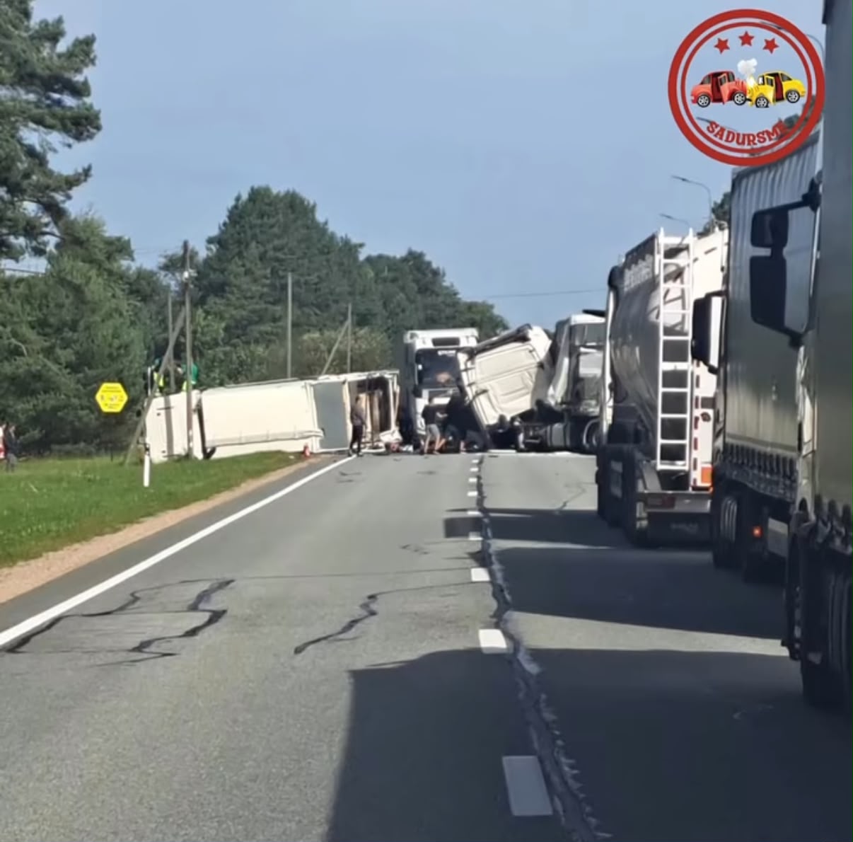 Kravas automašīnu sadursme uz Tallinas šosejas Salacgrīvā