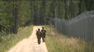 Divi robežsargi patrulē Latvijas–Baltkrievijas pierobežā