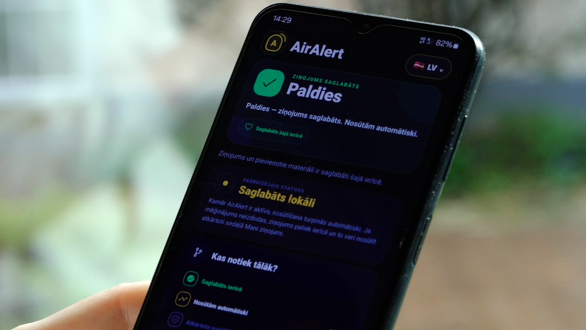 Mobilā lietotne “AirAlert” viedtālruņa ekrānā