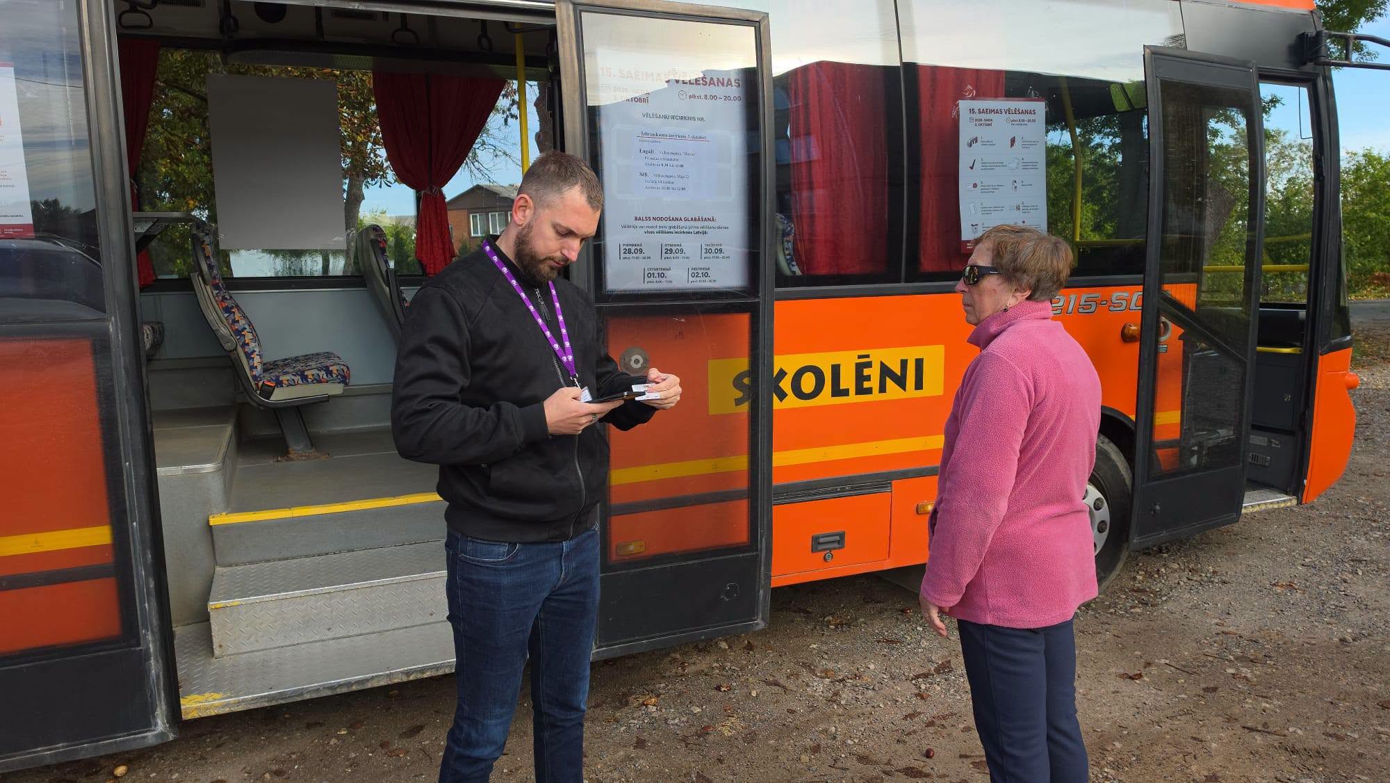 Izbraukuma vēlēšanu iecirknis autobusā Valkas novadā