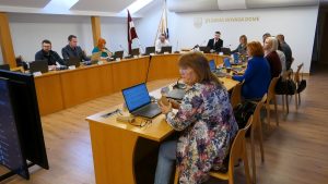 Jelgavas novada domes sēde ar deputātiem sēžu zālē