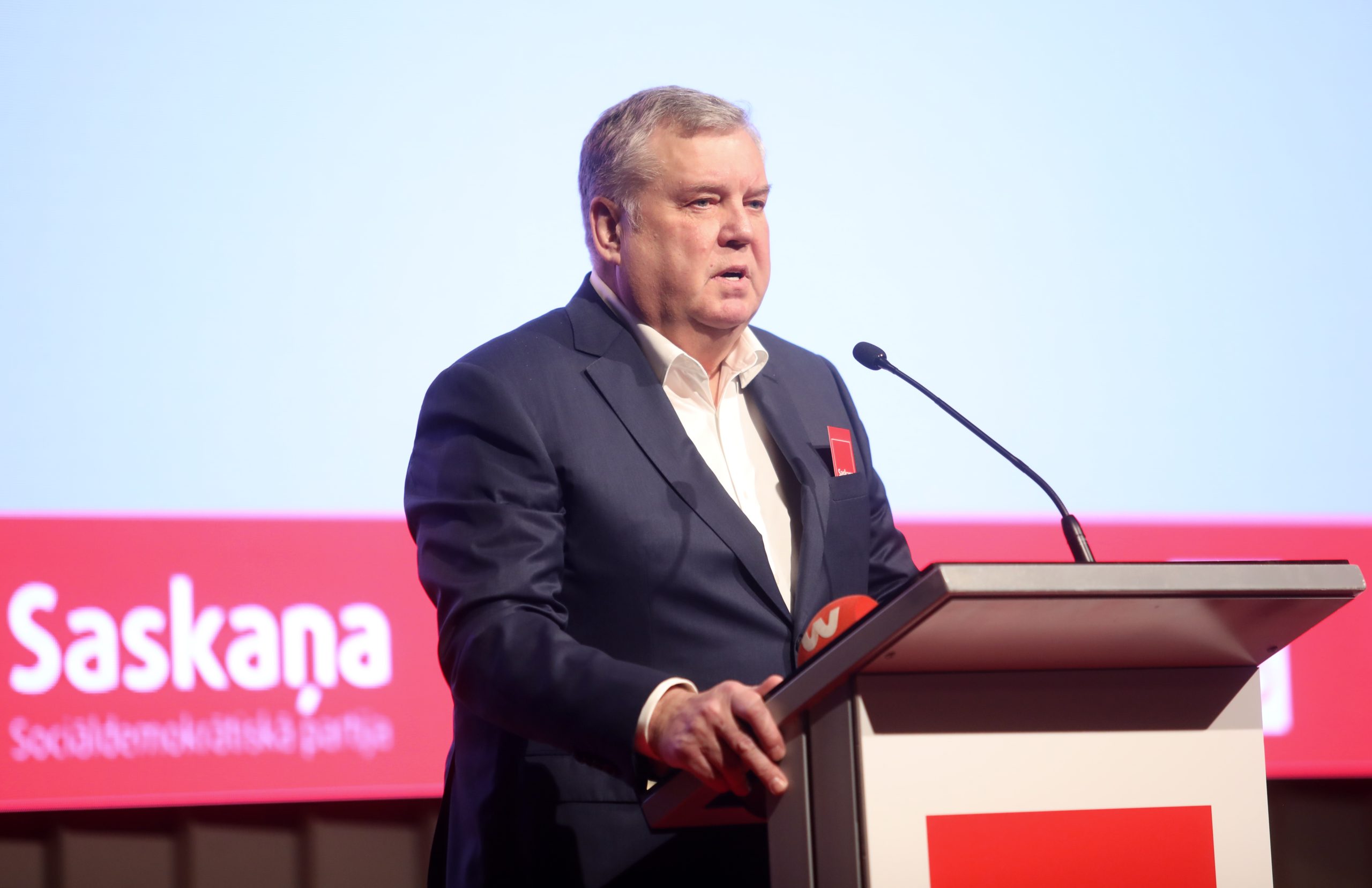 Jānis Urbanovičs uzstājas partijas “Saskaņa” kongresā.