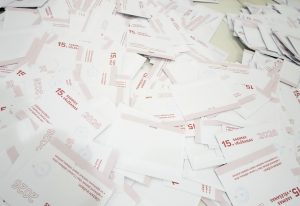15. Saeimas vēlēšanu aploksnes un vēlēšanu zīmes balsu skaitīšanas laikā
