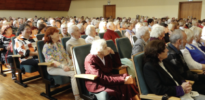 Limbažu novada seniori pulcējušies Salacgrīvā uz Senioru skolas trešā mācību gada atklāšanas pasākumu.