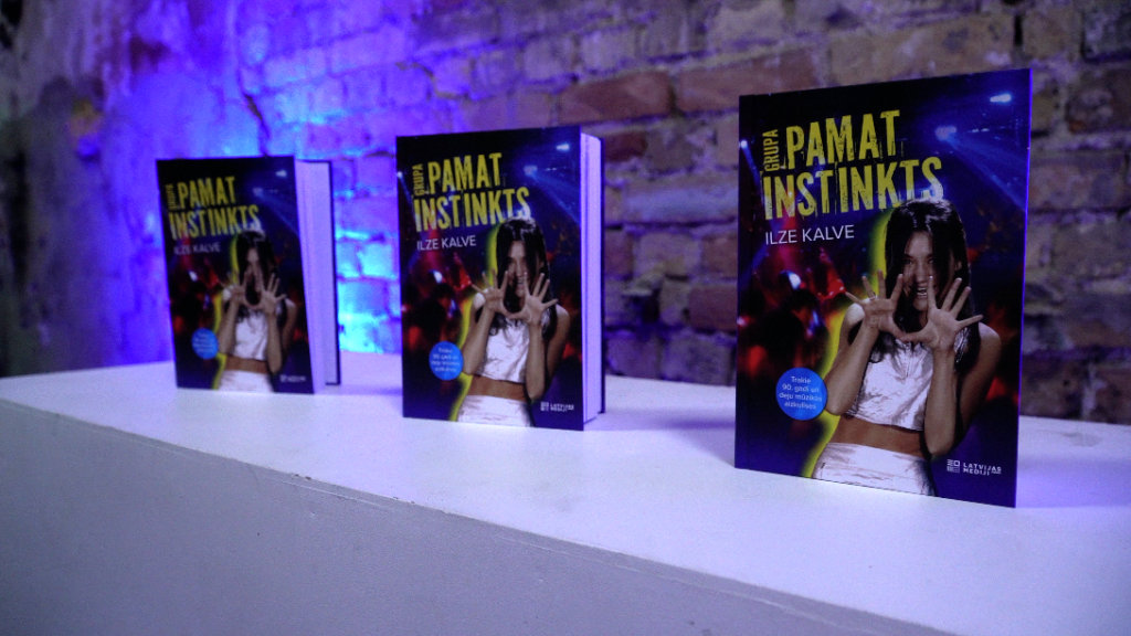 Trīs Ilzes Kalves grāmatas “Pamatinstinkts” eksemplāri.